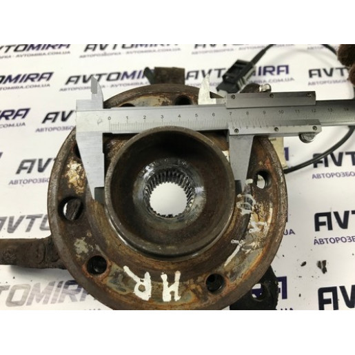 Ступица передняя правая 33 зуба Opel Astra H 2004-2010 13231678